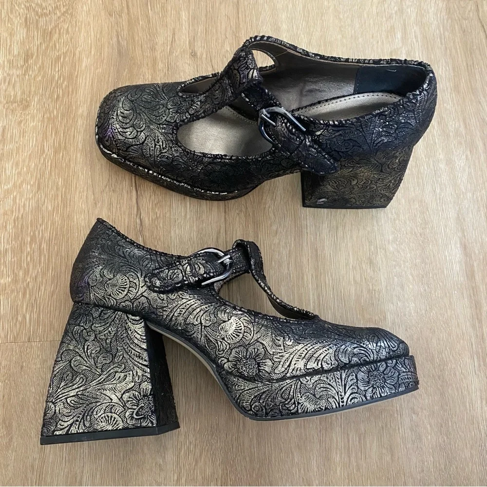 Circus NY Kay Mary Janes Metallic  Pumps Silver and Black size 8